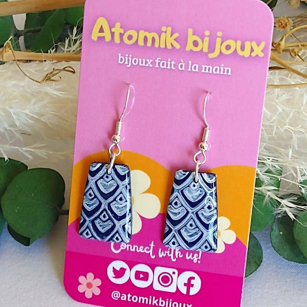 Handmade blue polymer clay earrings. Boucles d'oreilles fait à la main